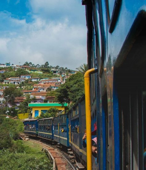 Forget Stuffy Flights, Here Are 14 Beautiful Reasons Why Your Next Journey  Should Be On A Train in Snapicle : TodayIndya